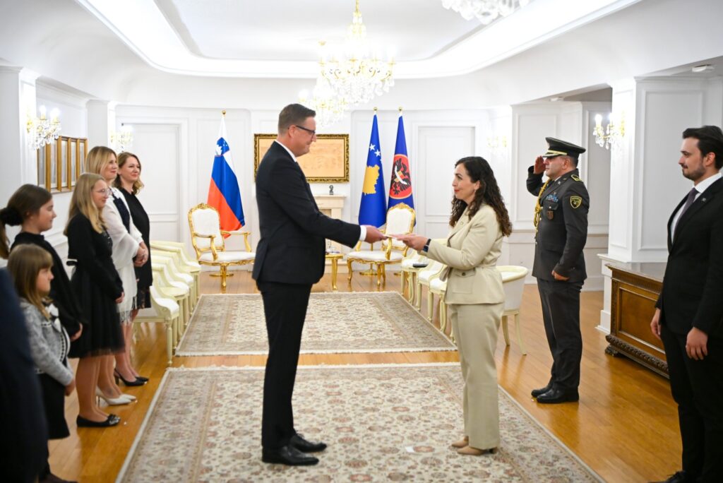 Osmani pranoi letrat kredenciale nga ambasadori i ri i Sllovenisë në Kosovë