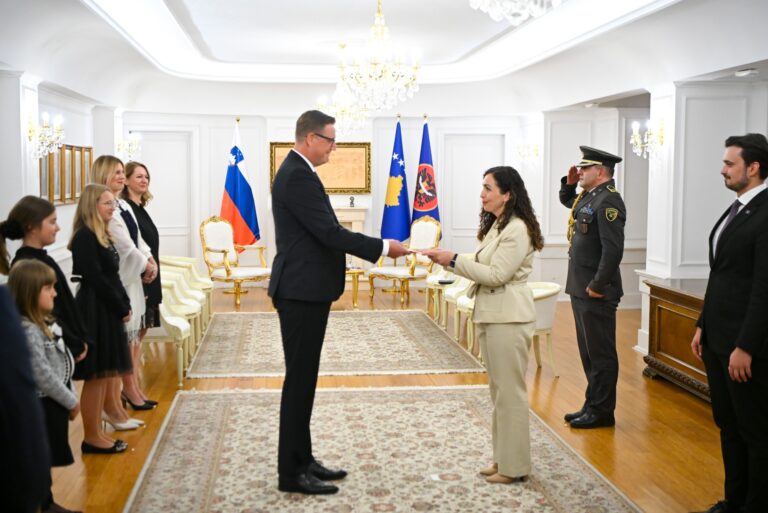 Osmani pranoi letrat kredenciale nga ambasadori i ri i Sllovenisë në Kosovë