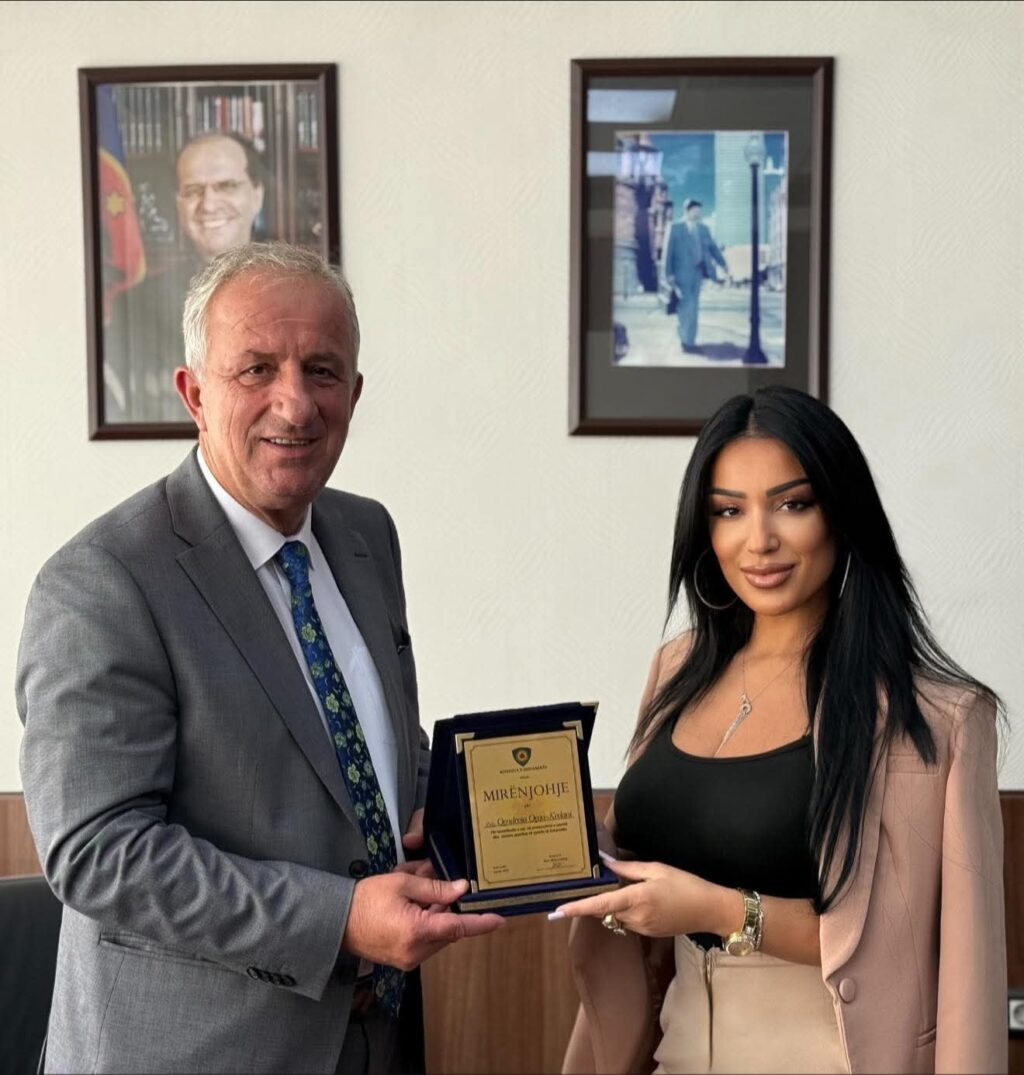 Qeqa Krelani nderohet me mirënjohje nga Kryetari i Suharekës