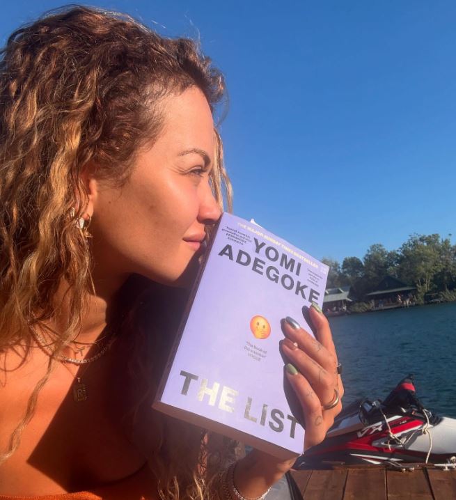 Rita Ora zgjedh plazhet e Ulqinit për pushime verore