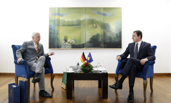 Rohde e “shkel” letrën e BE-së për takim në zyrë, Kurti i shpreh mirënjohje në takimin lamtumirës