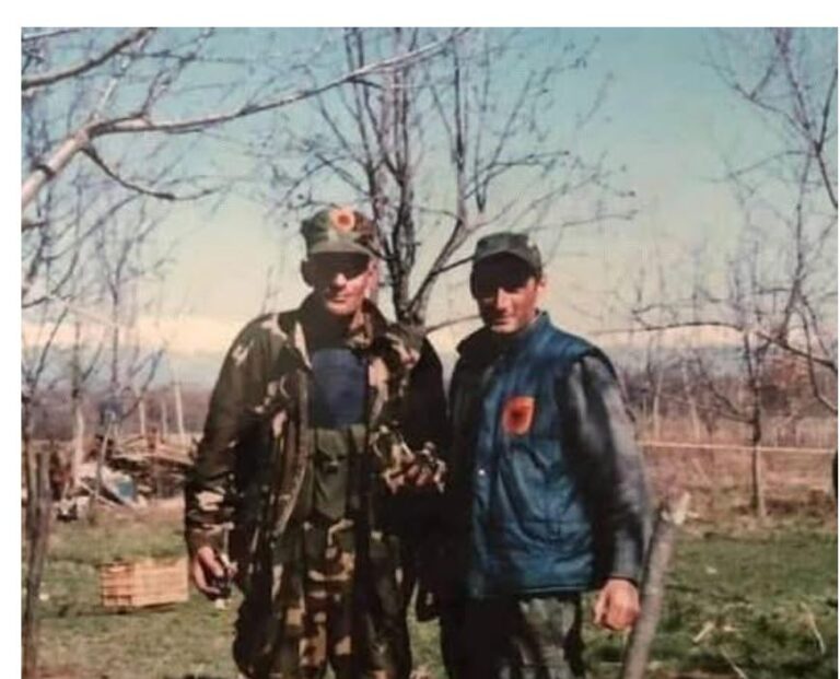 Ramush Haradinaj ngushëllon familjen e Adem Haxhosajt, e cilëson luftëtar të shquar të UÇK-së në Dukagjin