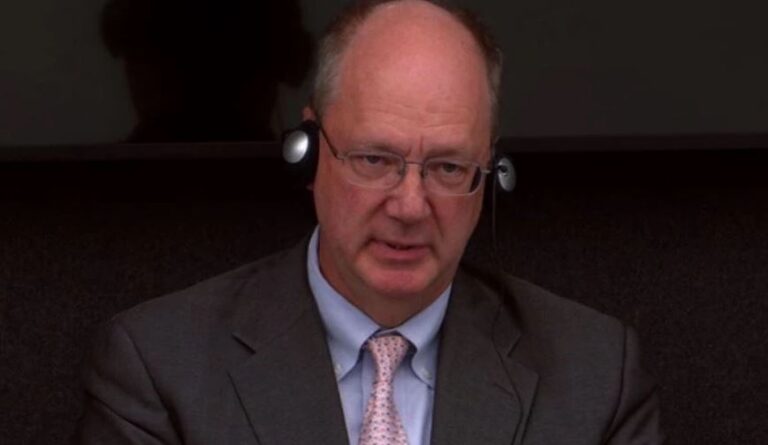 Paul Williams vazhdon sot dëshminë e tij në Hagë