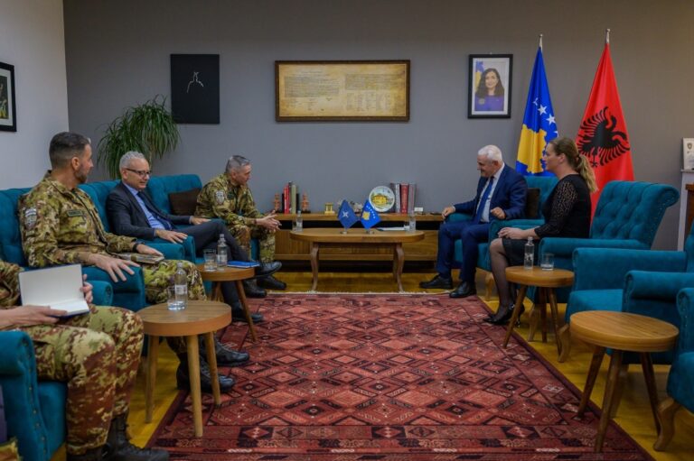 Gjeneralmajor Barduani zhvilloi një vizitë lamtumirëse te z. Xhelal Sveçla