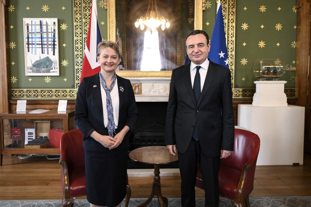 Kurti u mirëprit nga Sekretarja e Shtetit për Punë të Jashtme të Mbretërisë së Bashkuar