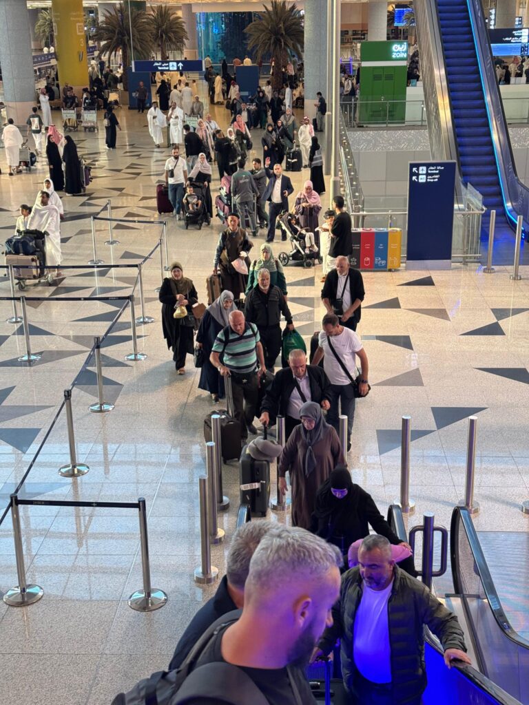 Grupi i besimtarëve nga Kosova që u nisën për në tokat e shenjta, mbërrijnë në Xhide