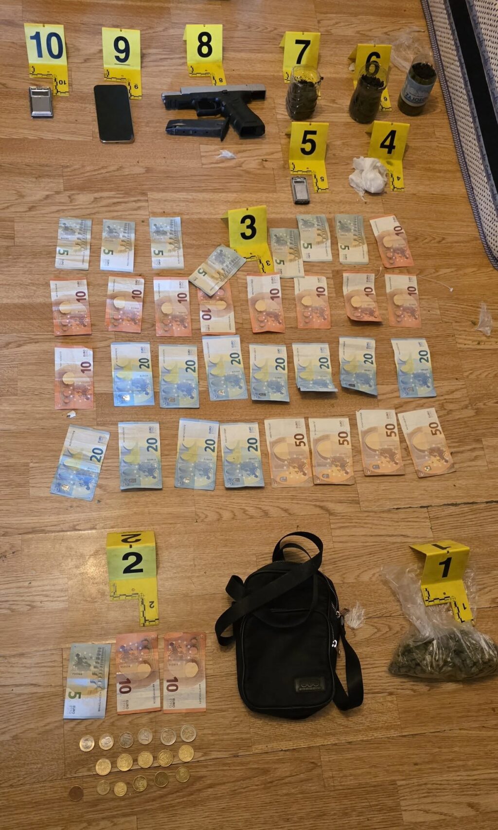 Policia sekuestron drogë, armë dhe para të gatshme