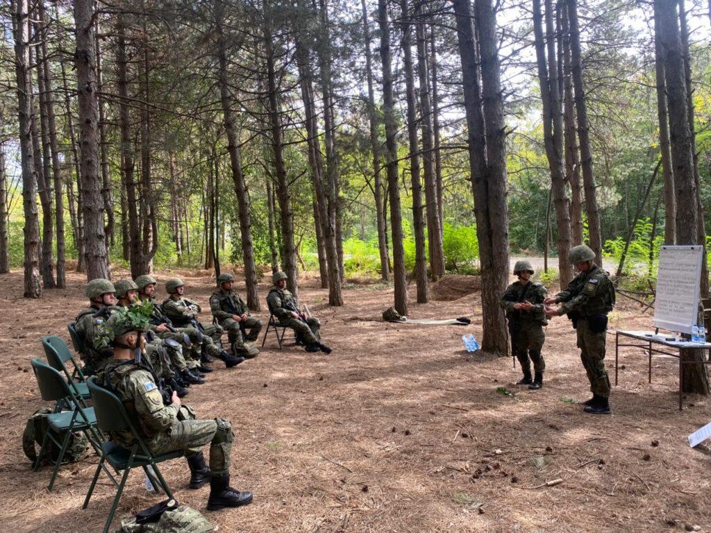 FSK-ja përgatitë liderë të rijnë në Kursin e Liderit Luftarak