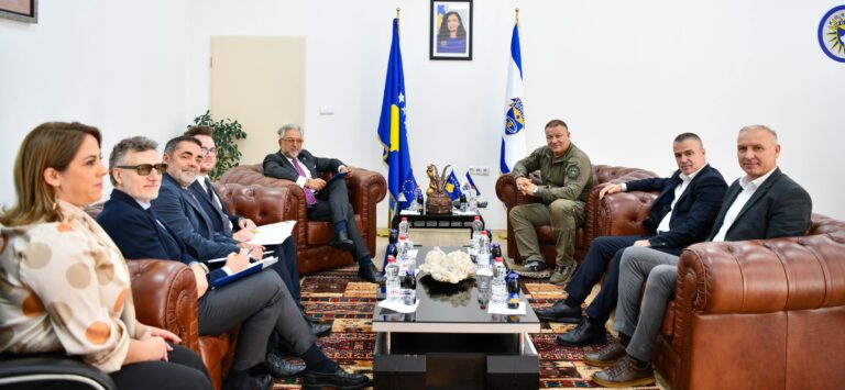 Drejtori i Policisë pret në takim shefin e EULEX-it