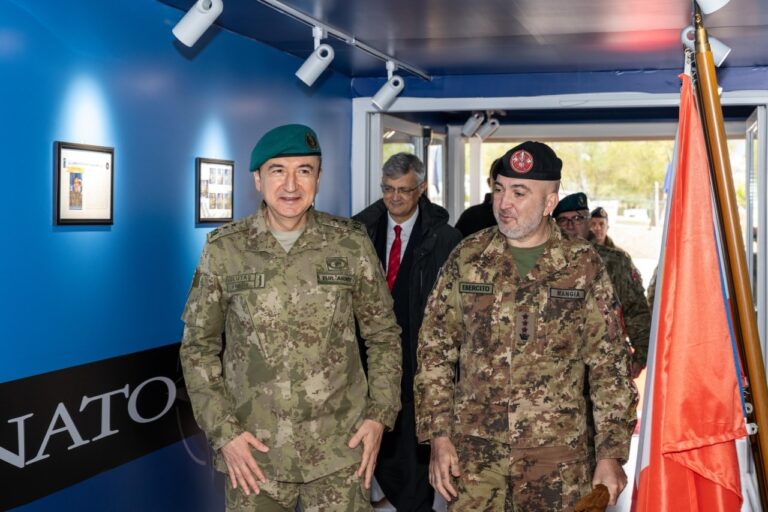 Ulutash viziton Komandën Rajonale-Perëndimore në Camp Villaggio Italia në Pejë