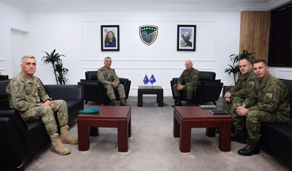 Komandanti i FSK-së priti në takim lamtumirës Zëvendës Komandantin e KFOR-it