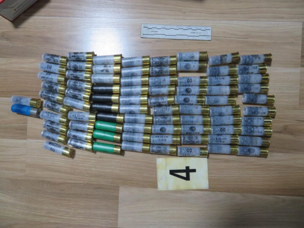 Sekuestrohen dy armë dhe 82 fishkë në Prizren