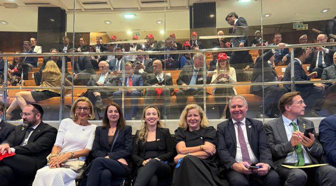 Diplomatja e Kosovës pjesëmarrëse gjatë fjalimit të Trumpit në Izrael