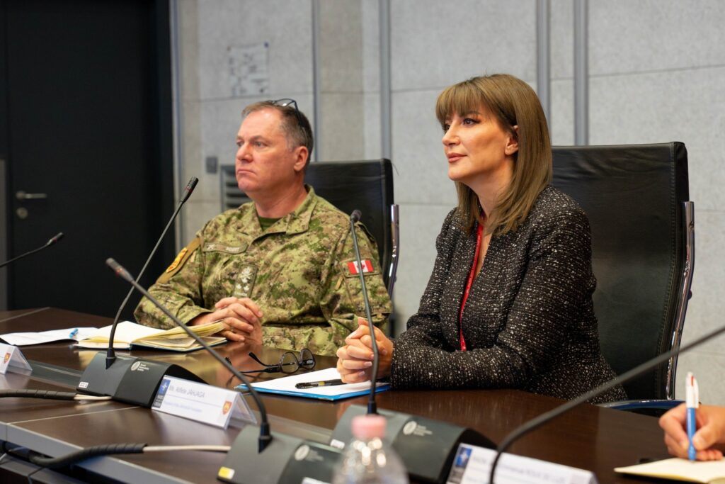 Jahjaga vizitë në komandën më të madhe të NATO-s