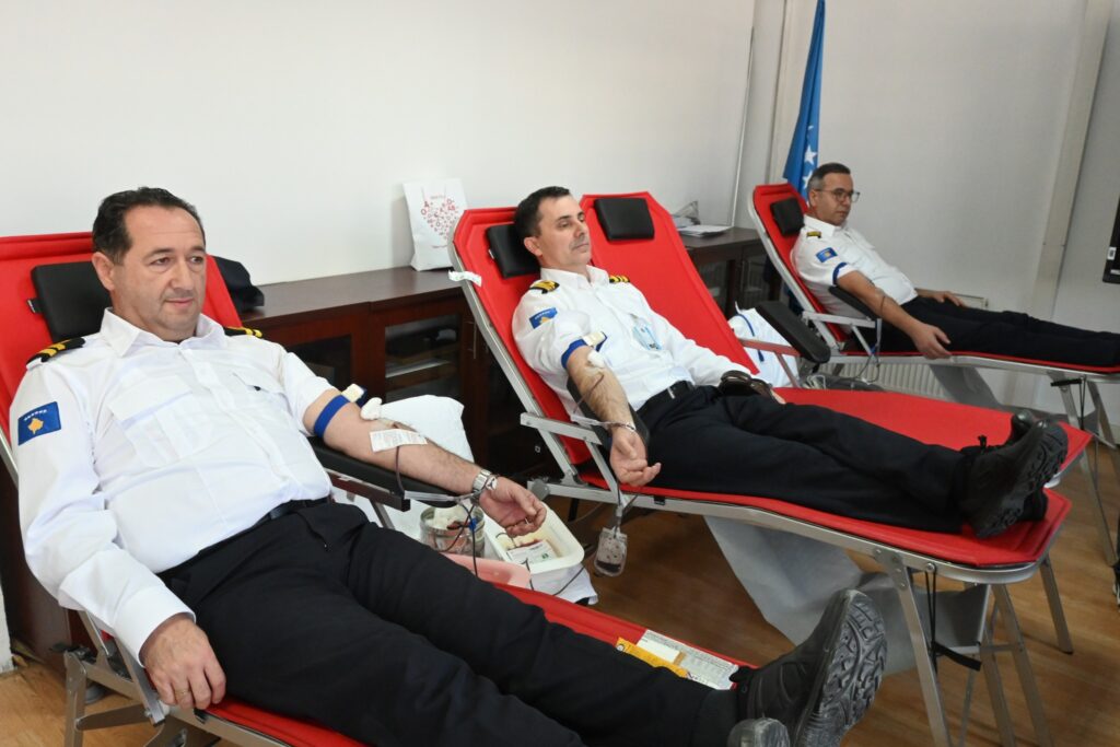 Dhurim vullnetar i gjakut nga stafi i Doganës së Kosovës