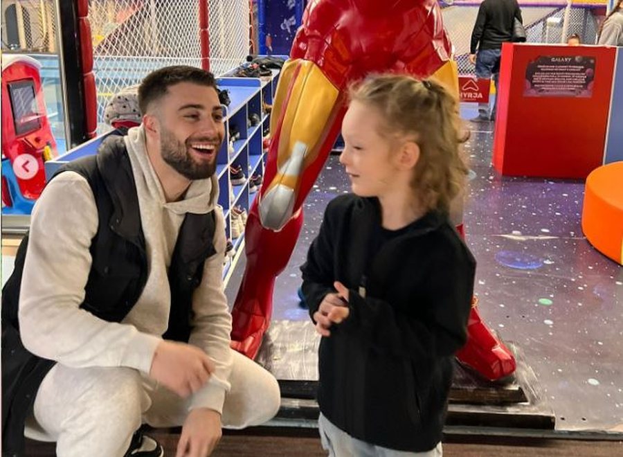 Meritoni shpërthen publikisht : “E ke tepruar” mesazh direkt ish-gruas