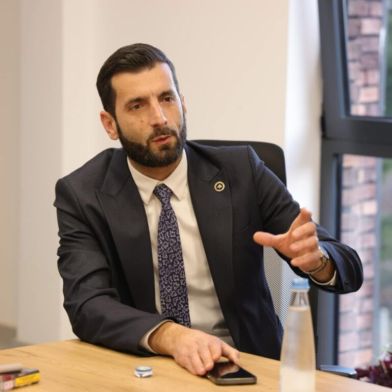 Demhasaj: Pasaporta ka një emër – UÇK!