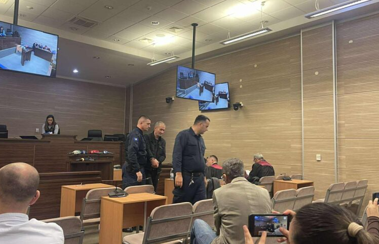 Dalin para gjykatës Kostiq e Miloviq të akuzuarit për krime lufte
