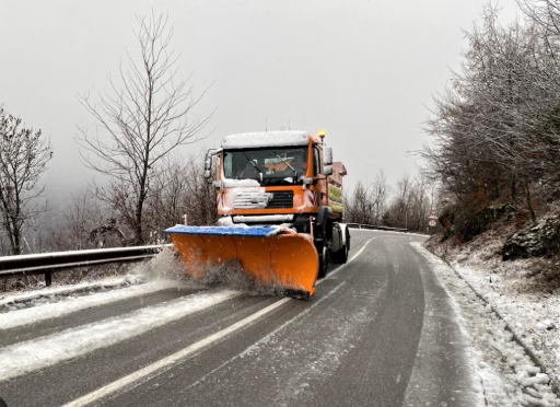 Reshjet e borës vështirësojnë qarkullimin në disa pika kufitare