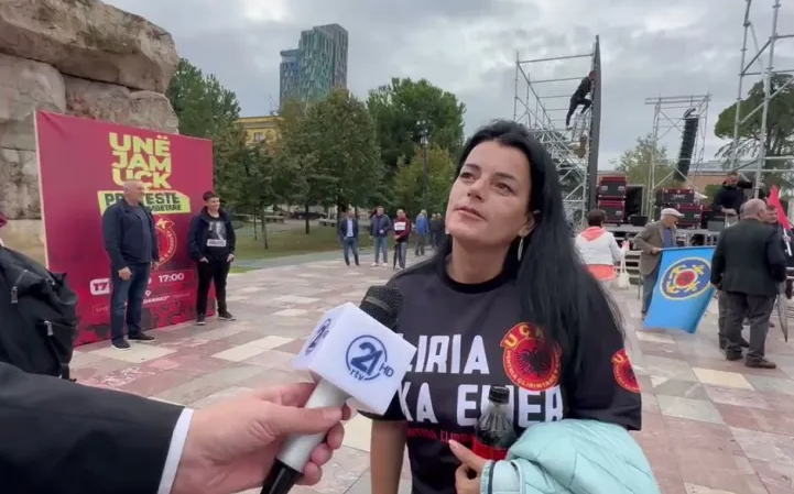 Vasfije Krasniqi në Tiranë: Kam ardhë në protestë me i tregu botës se Serbia është ajo që duhet dënuar