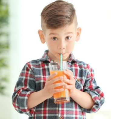 Mos u jepni lëng frutash fëmijëve nën moshën 1-vjeçare