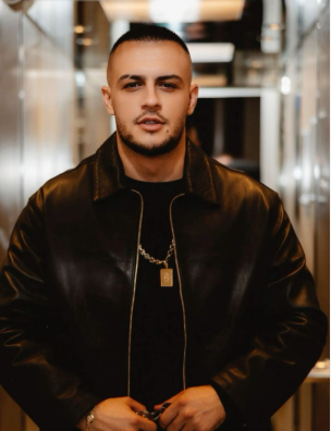 Don Xhoni jep premtimin e madh për ndjekësit e tij