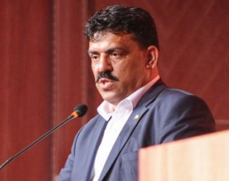 Ish-deputeti Danush Ademi rrahet në ditën e zgjedhjeve