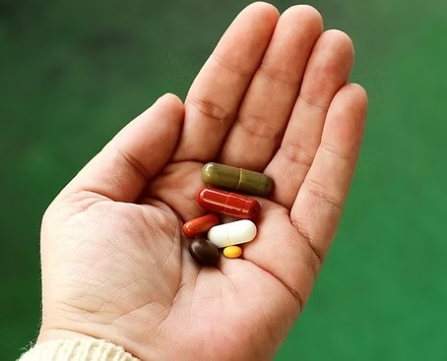 OBSH paralajmëron për përhapje të baktereve rezistente ndaj ilaçeve