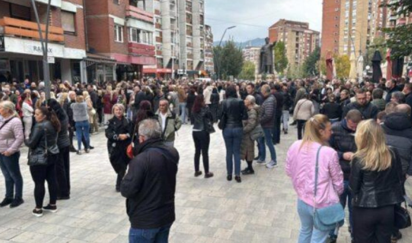 Lista Serbe e mbush sheshin në veri, shkojnë të votojnë në mënyrë të organizuar