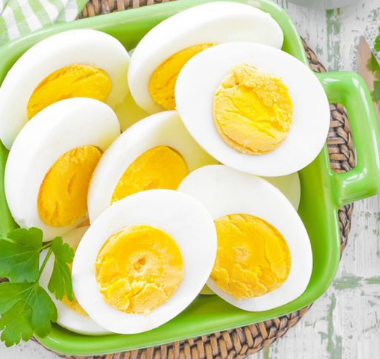 Dëshiron të humbasësh peshë? Ja koha më e mirë për të ngrënë vezë