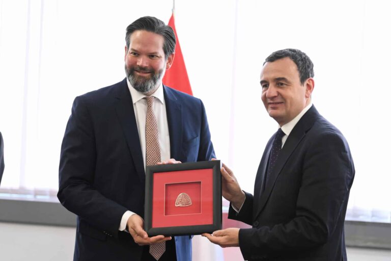 Kryeministri Kurti mirëpriti anëtarë nga shoqata austriake “Forchheimer Kreis”