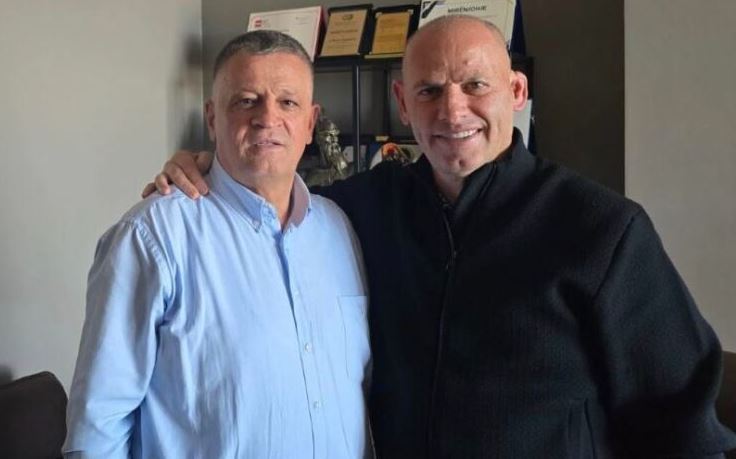 Haradinaj i shkon në zyrë Lladrovcit, e uron për fitoren në Drenas