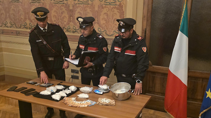 Shpërndanin drogë, arrestohen dy shqiptarët në Itali