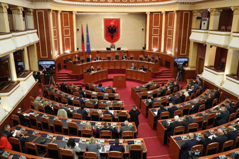 Rrëzohet kërkesa e opozitës për shkarkimin e kryeparlamentarit Peleshi