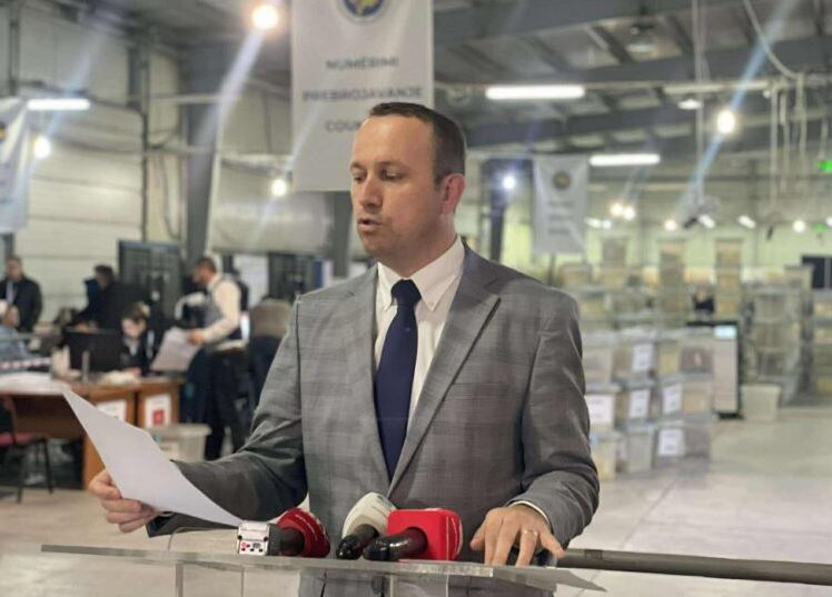 Elezi: Vetëm në Prishtinë dhe Prizren vazhdon verifikimi dhe numërimi i fletëvotimeve nga vendvotimet
