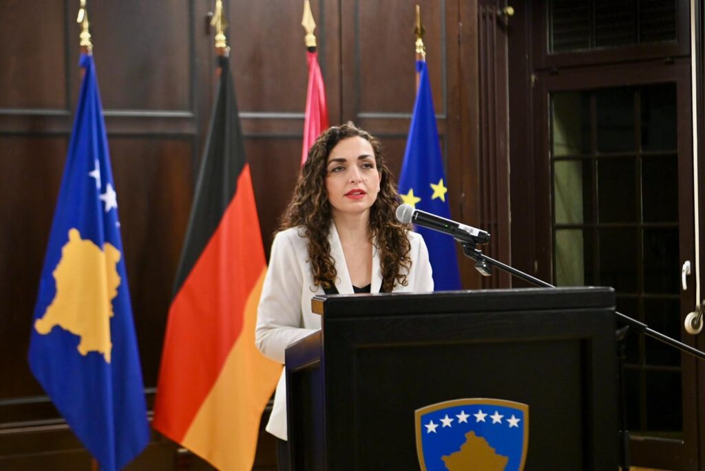 Osmani i ndanë medalje politikanes gjermane, Marieluise Beck