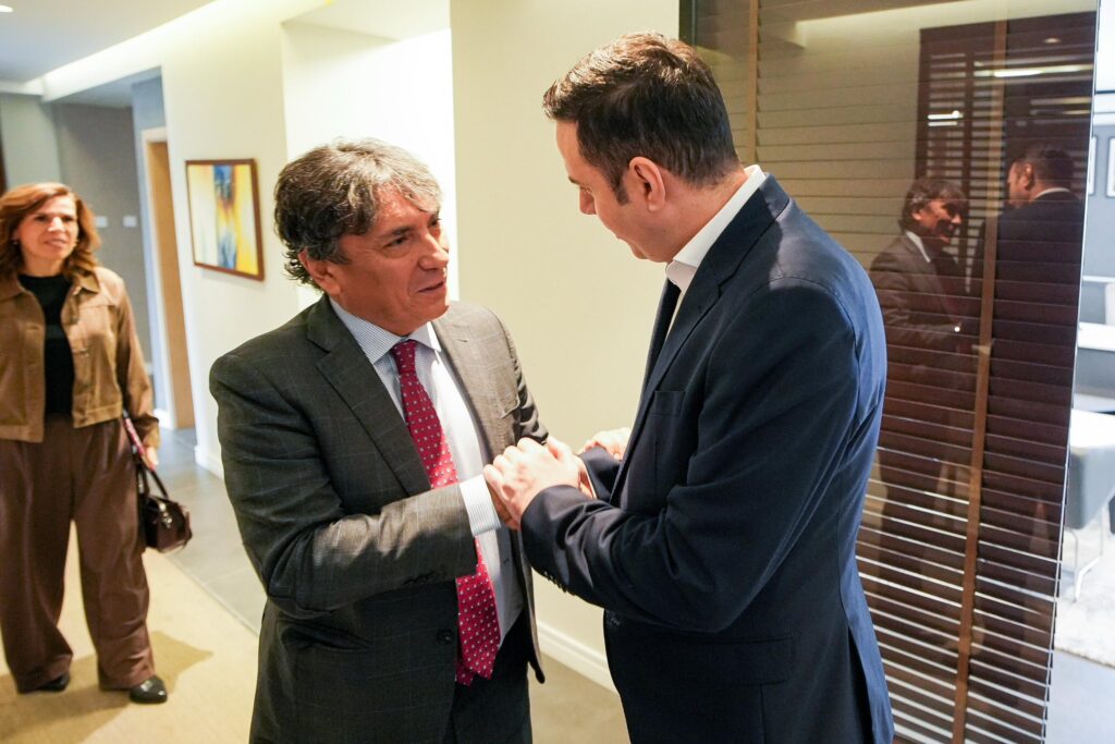 Abdixhiku priti në takim ambasadorin italian në Kosovë