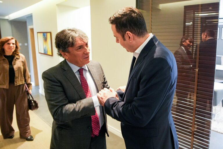 Abdixhiku priti në takim ambasadorin italian në Kosovë