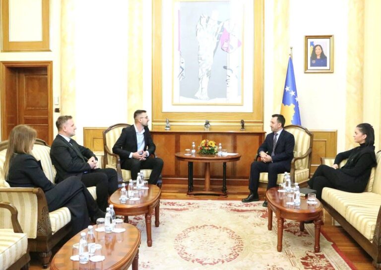 Kryetari Basha priti Kryesinë e Sindikatës së Punëtorëve të RTK-së dhe anëtarët e Bordit