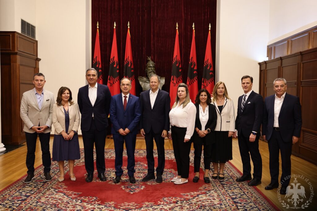 Presidenti Begaj pret në takim Bordin Drejtues të Fondacionit Shqiptaro-Amerikan të Zhvillimit, (AADF)