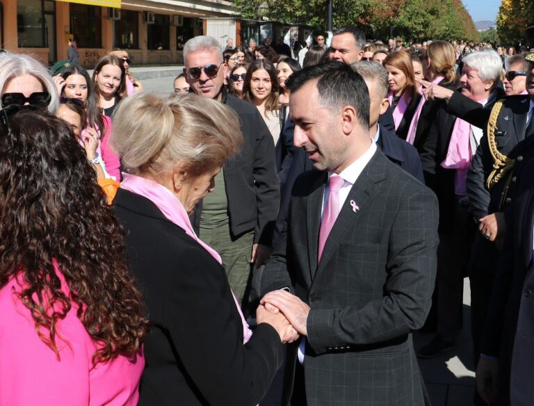 Basha mbështet të gjitha gratë por edhe burrat që përballen me kancerin e gjirit