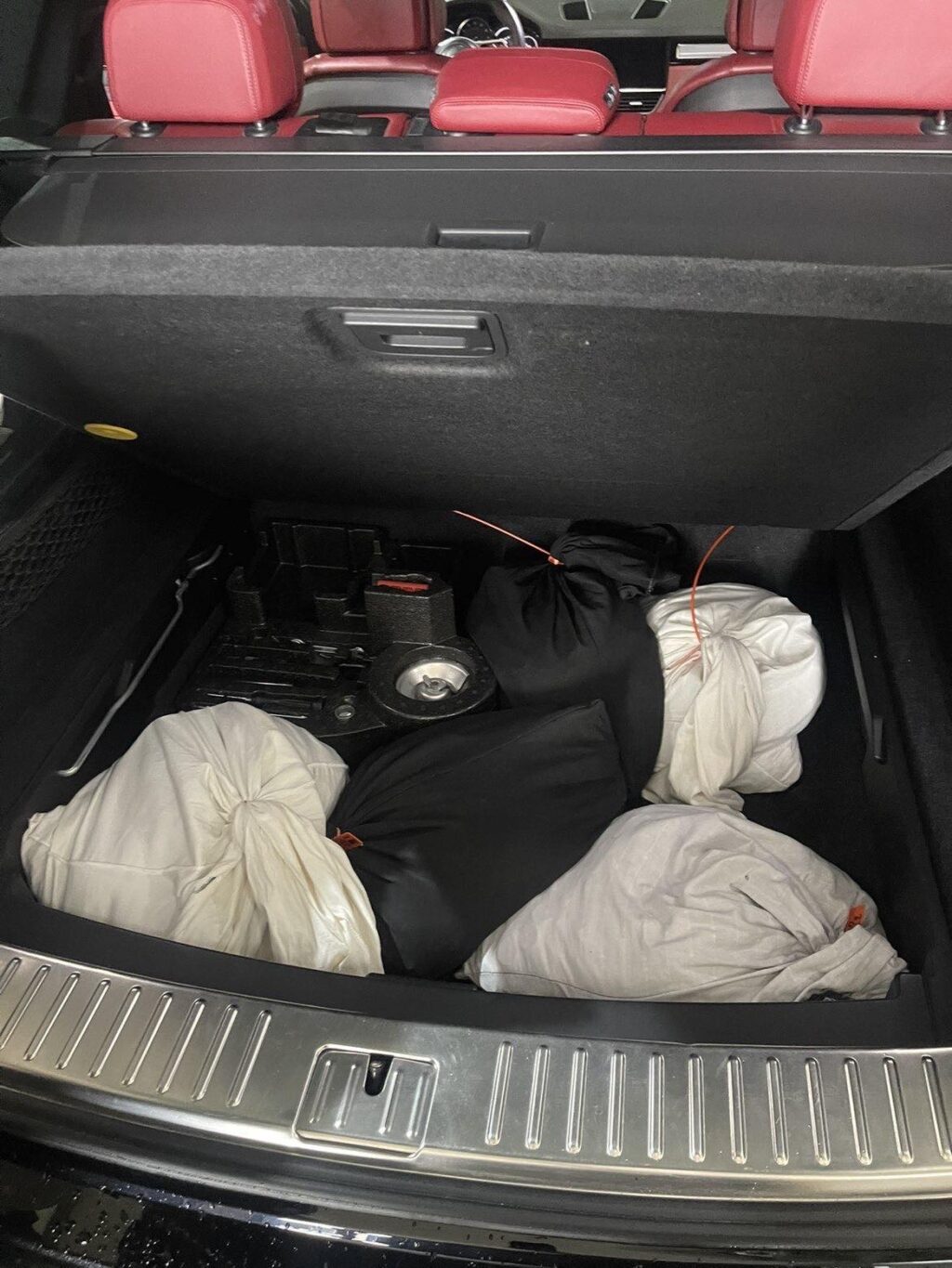 Zbulohen 50 mijë euro të padeklaruara në Vërmicë