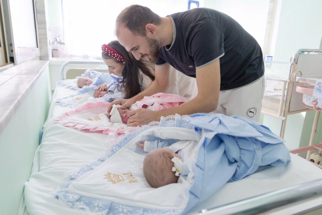 Familja Vojkollari bekohet me katërnjakë, Rama: Vazhdojnë bonuset e bebes