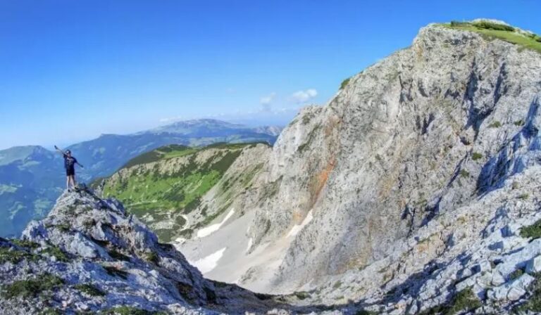 Turistët zviceranë humbin në Shebenik