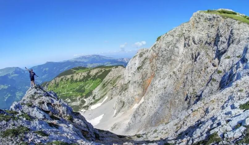 Turistët zviceranë humbin në Shebenik