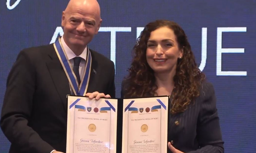 Presidentja Osmani dekoron presidentin e FIFA-s