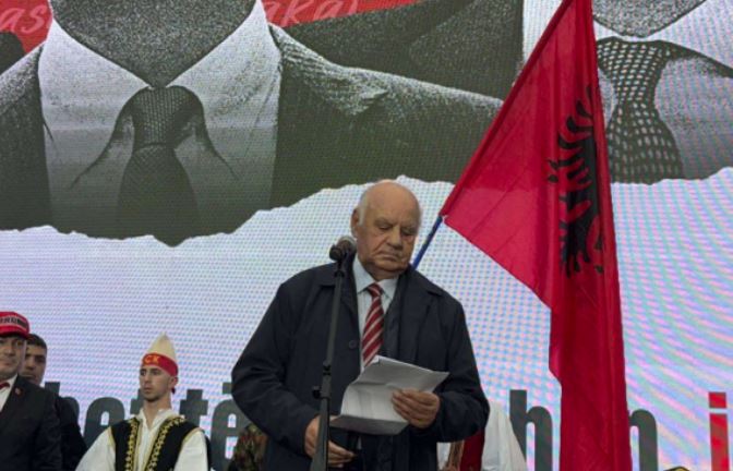 Ish-presidenti i Shqipërisë: Thaçi me të tjerët kryen detyrën më të lartë që njeh historia, mbrojtjen e popullit të vet