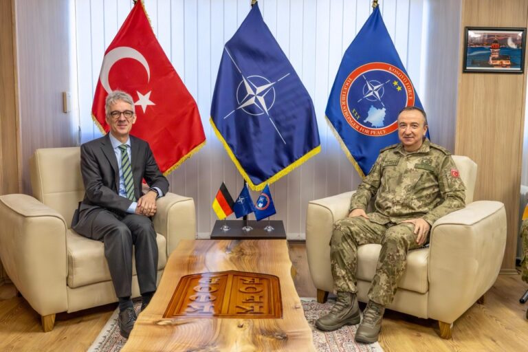 Gjeneralmajor Özkan Ulutaş priti në takim ambasadorin gjerman në Kosovë