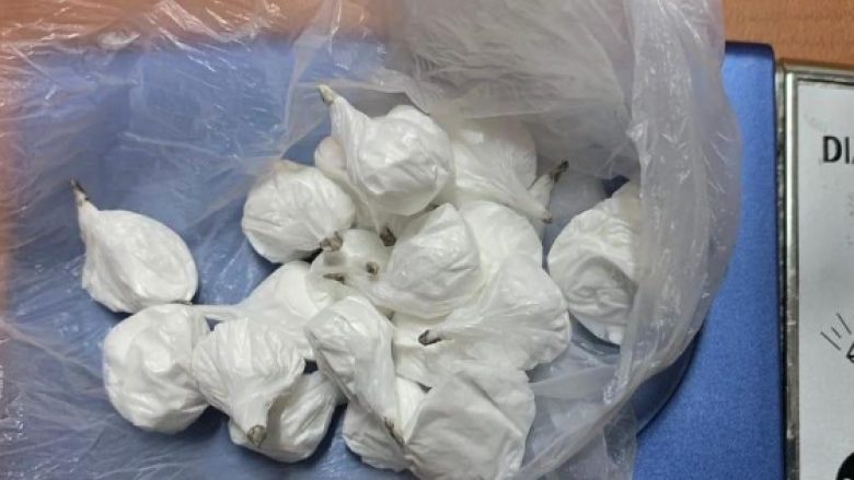 Dy të arrestuar në Ferizaj, u kapën me kokainë dhe me mbi 15 mijë euro