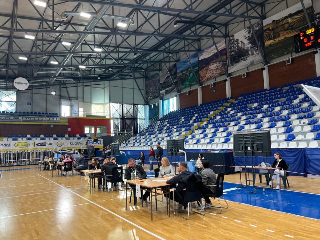 Numërimi i votave në Qendrat Komunale të Numërimit